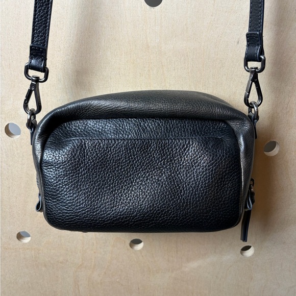 ECCO Women’s Adjustable Pebbled Leather Crossbody Bag in Pewter - Picture 8 of 12